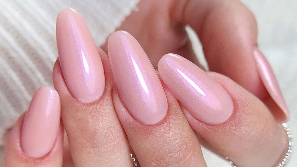 Claresa-lipgloss-nails