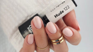 Classic wedding nails with gel nail polishes