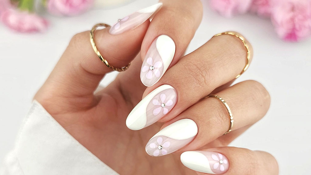 Pastel nail colours spring manicure with soft lavender and mint gel polish