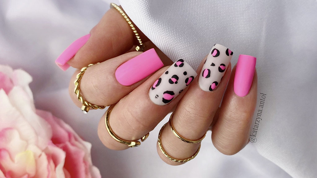 Seasonal gel polish nail stylization trends