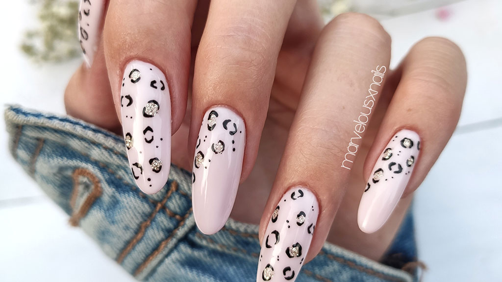 Elegant gel nail stylization with glossy finish
