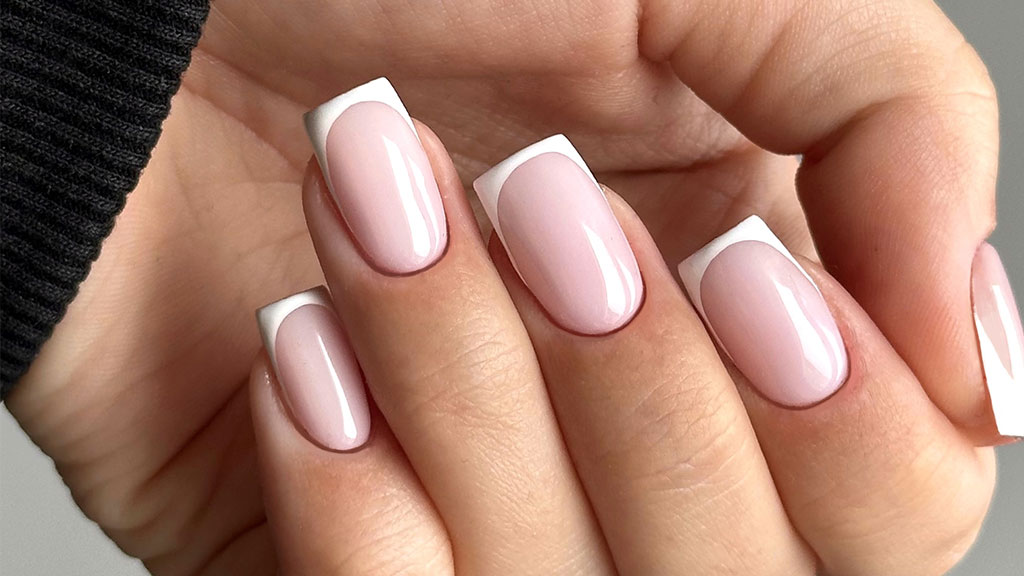 Acrylic nails vs gel polish nails comparison on natural nails