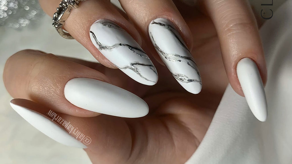 Elegant white nails with a glossy finish and clean manicure.