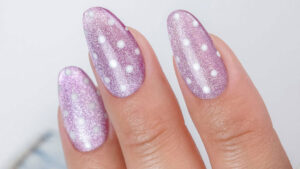Claresa glitter gel polish manicure with sparkling nails in trendy shimmering shades.