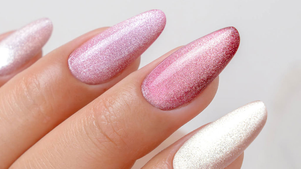 Claresa glitter gel polish manicure with sparkling nails in trendy shimmering shades.