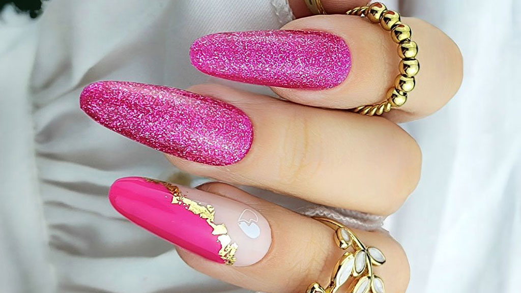 Claresa glitter gel polish manicure with sparkling nails in trendy shimmering shades.
