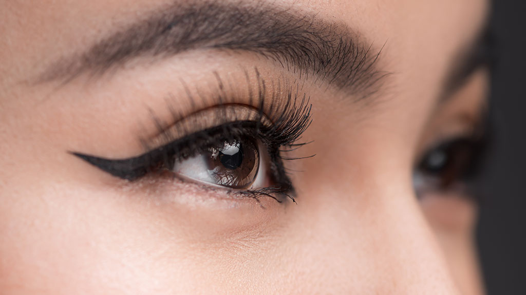 Claresa volumising mascara creating longer, fuller lashes with an intense false-lash effect.