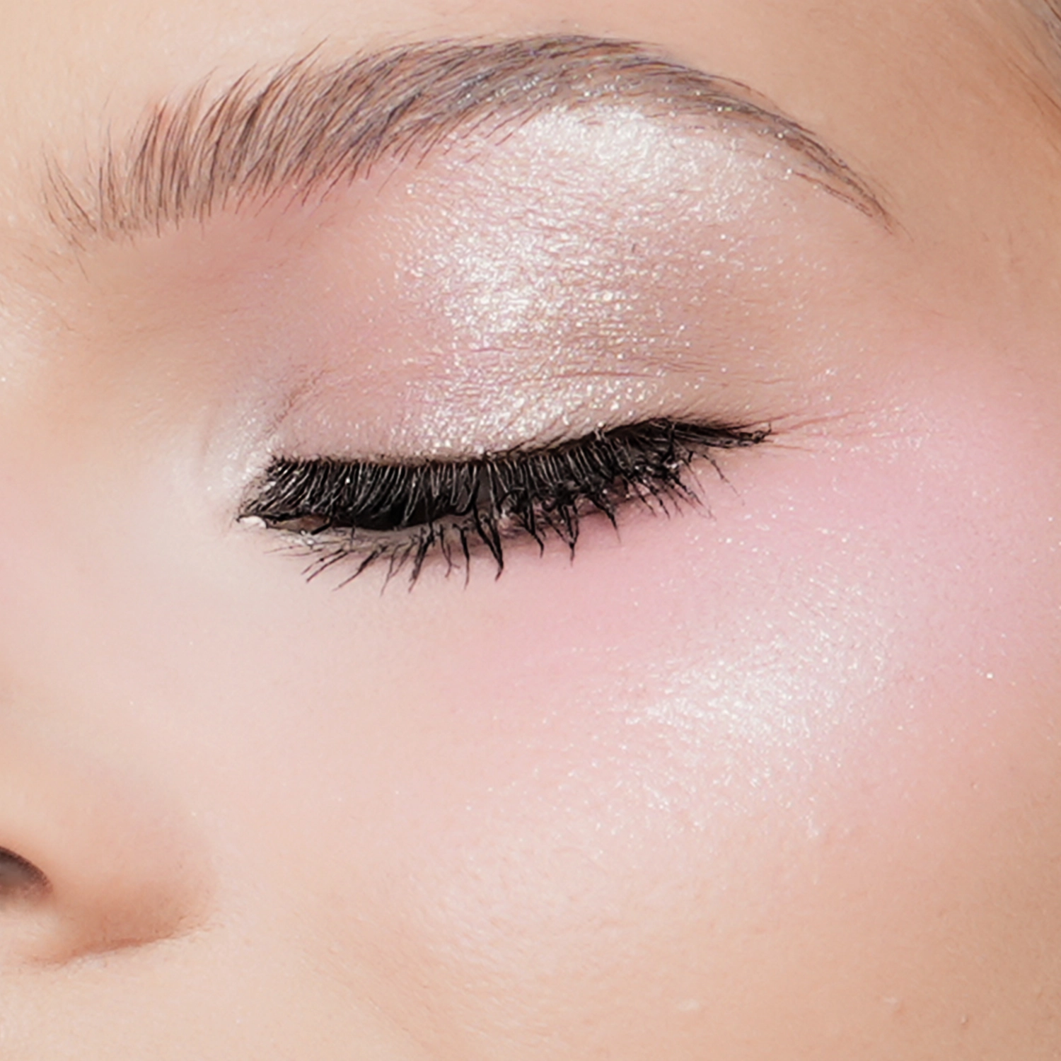 Claresa BLING & GO BOUNCY Highlighter – 01 Moonstone (8.5g) - Image 3