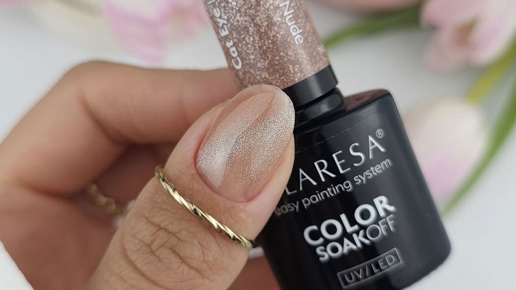 Elegant brown gel nail manicure featuring rich chocolate and mocha shades with a glossy finish, perfect for autumn-inspired nail designs.