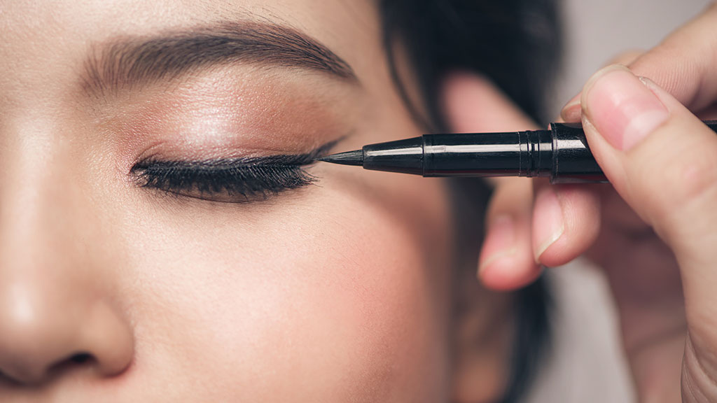 Claresa eyeliners – colourful eye makeup products
