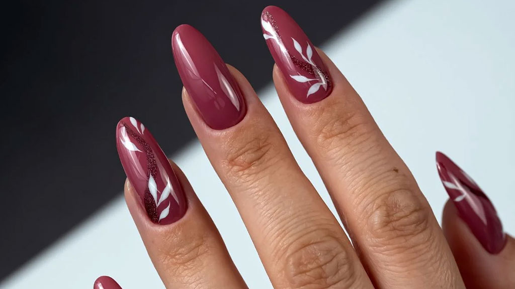 Red cat eye gel polish manicure featuring a shimmering magnetic effect created with Claresa Cat Eye Red gel polish.